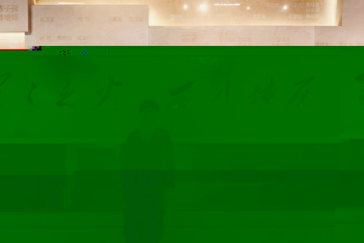 男人站在門前AI 生成的内容可能不正确。