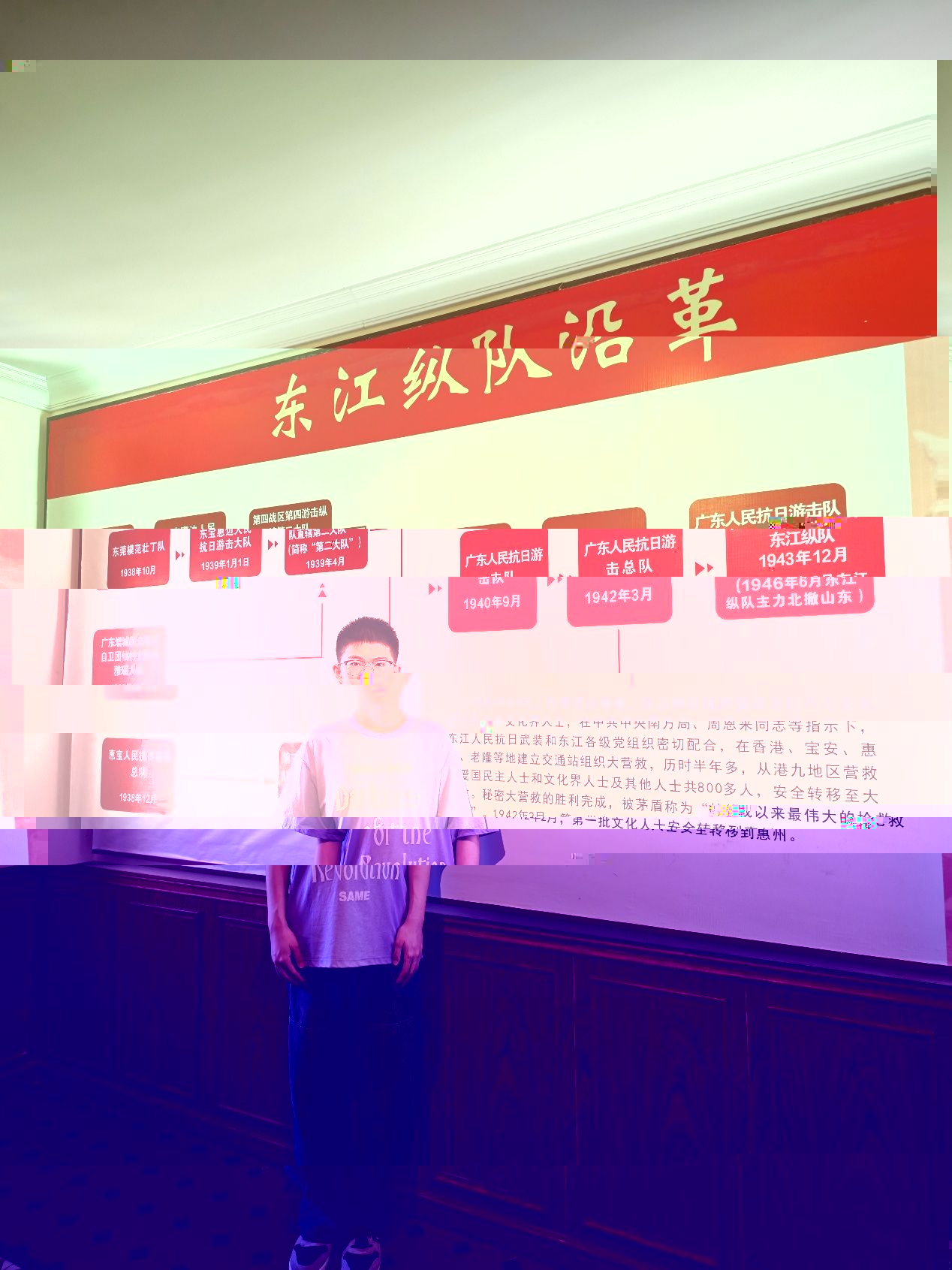 人站在男人的照片上寫着字的牌子AI 生成的内容可能不正确。