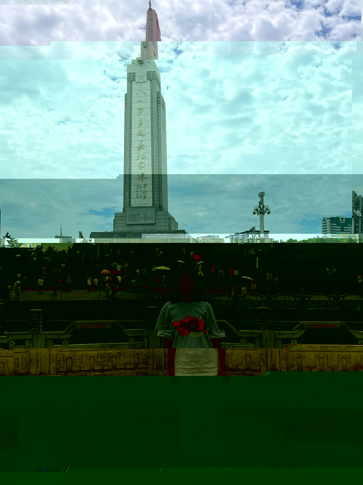 人站在建築前AI 生成的内容可能不正确。