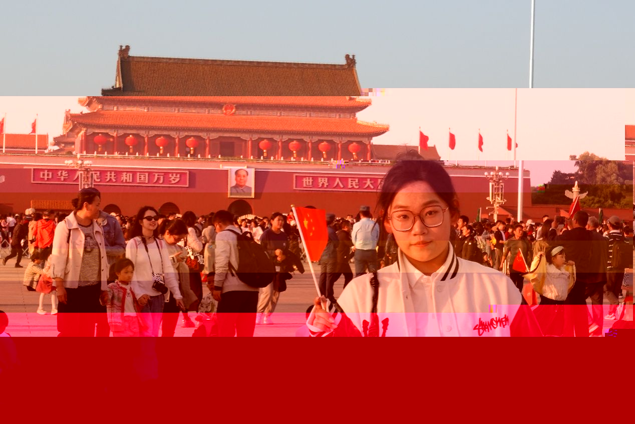 一群人站在建築前AI 生成的内容可能不正确。